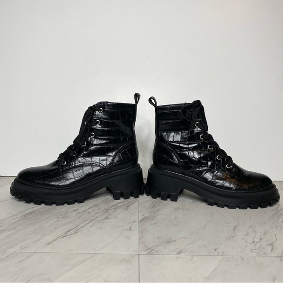 New! Schutz Chunky Lug Sole Lace Up Croc Embossed Leather Boot 6B - Picture 6 of 12